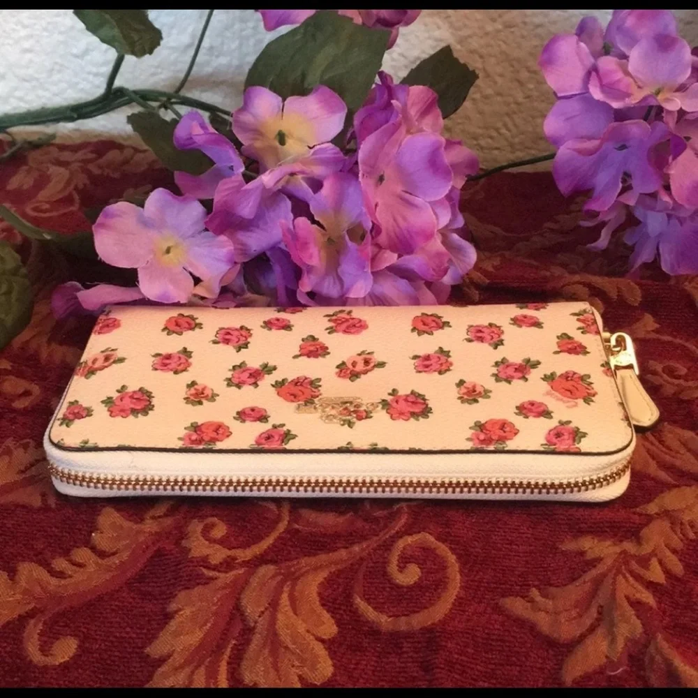 Coach Wallet - Picture 3 of 8